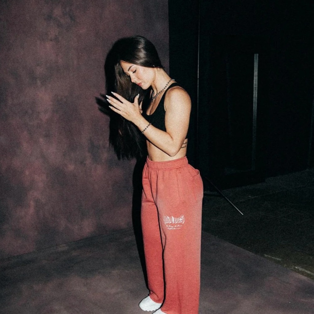 HER DARCNESS DURST SWEATS V2 IN ROMAN RED TONAL SUN FADE